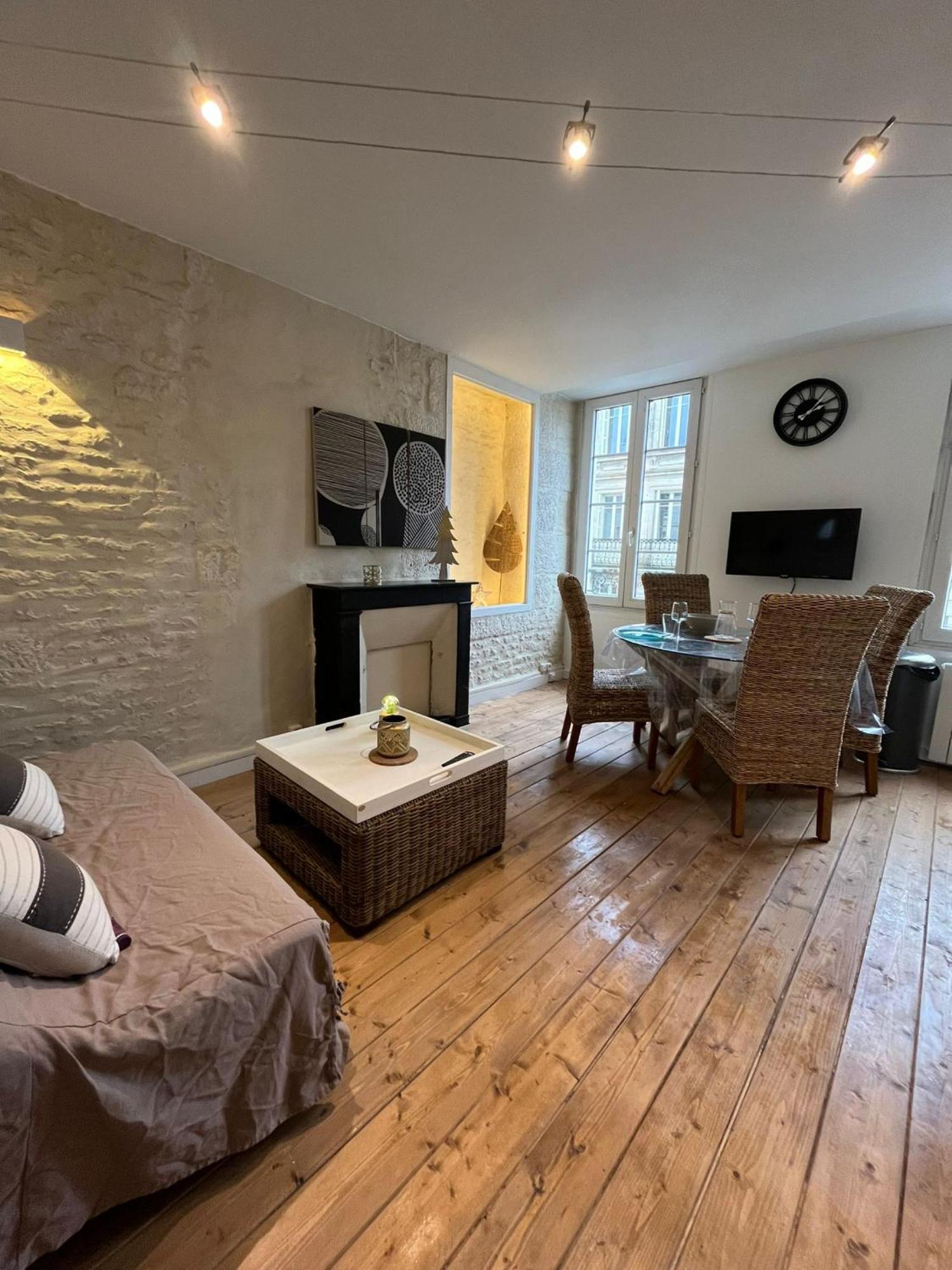 Appartement L'escale Niortaise - Centre-ville - 10mn Gare - Wifi - Netflix *